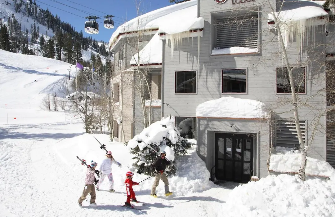 Palisades Tahoe Lodge Rentals Studio #155-1