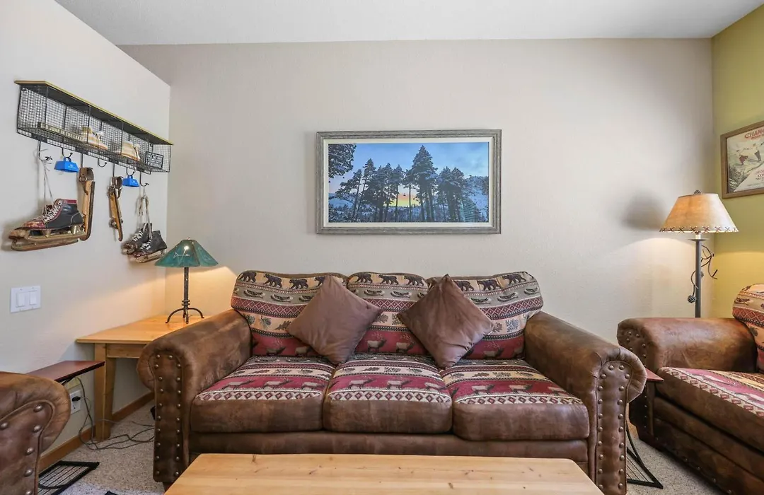 Palisades Tahoe Lodge Rentals Studio #151-1