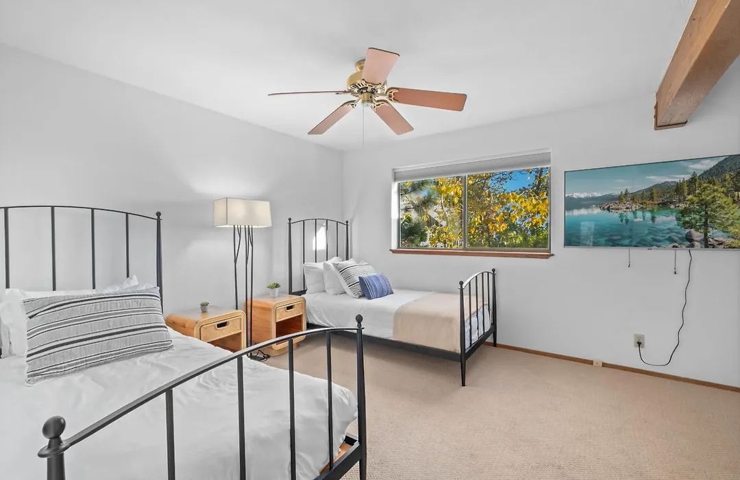 Waves End Lakefront - 3Br Tahoe Vista W Private Sandy Beach, Walk To Town!-1