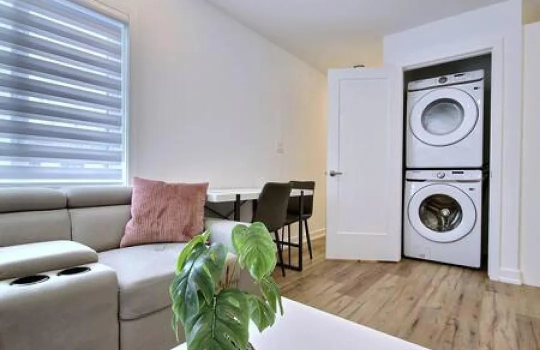 5 Mins To The Falls Brand New Home-1