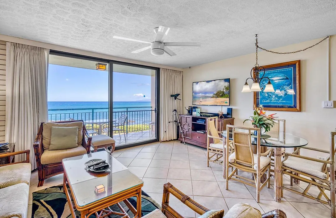 Punahoa Beach 201, Beautiful Renovation, Split Ac-1