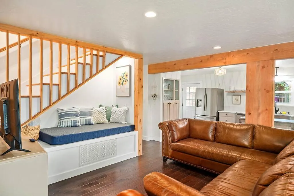 The Hidden Tavern House With Private Hot Tub-1