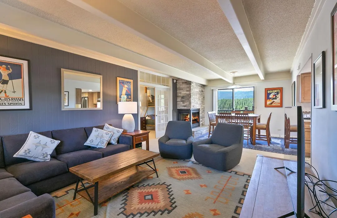 Ski Racquet Club Condo: Fantastic Views, Beautifully Remodeled-1