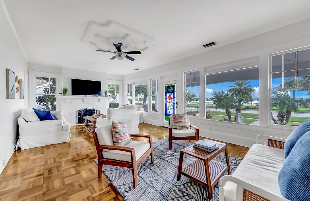 Bayshore Charmer-1