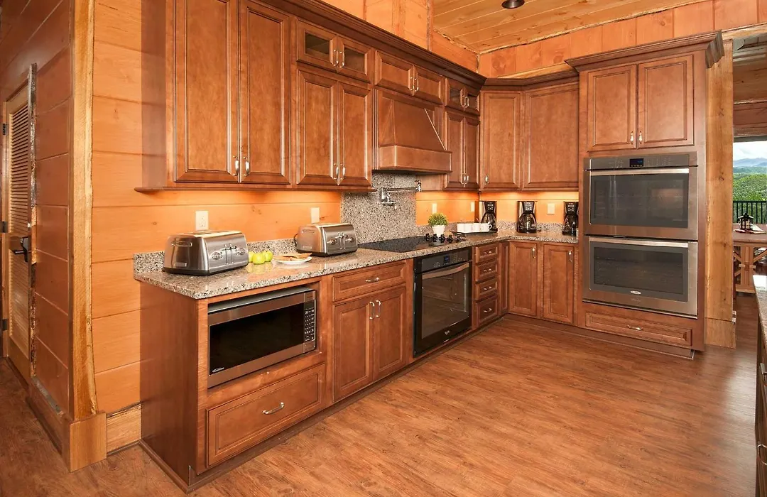 Skyview Mansion:13Bdrm, 17Bath, Sleeps 70, Indoor Pool, Amazing Views-1
