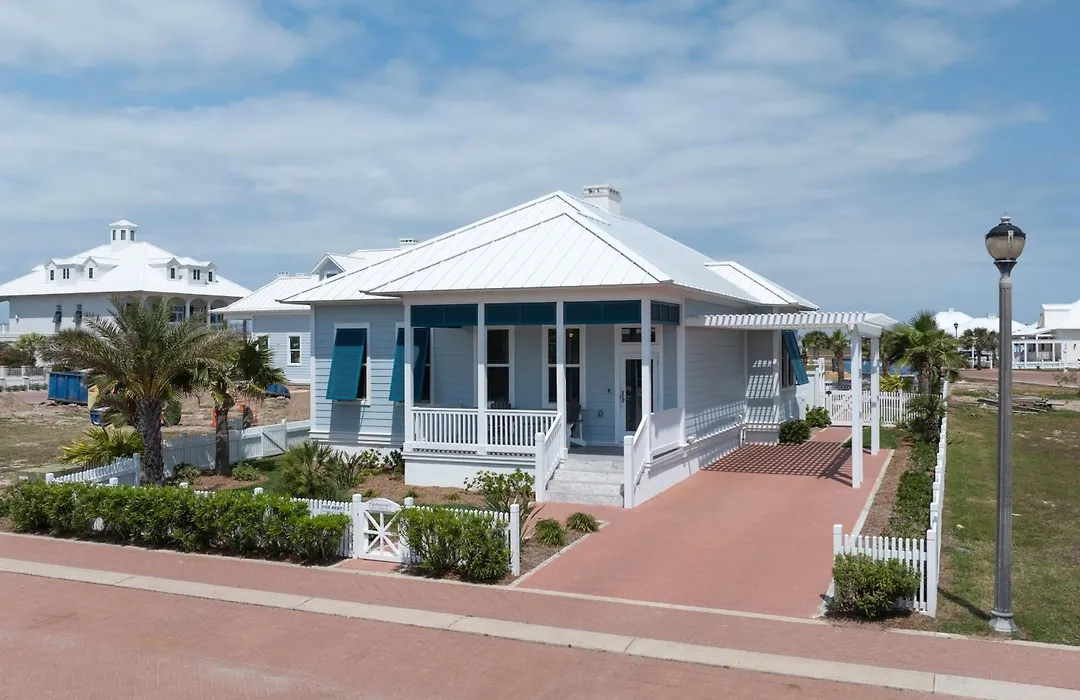 Sea Pointer Inn - Private Beach House With Pool Home-1