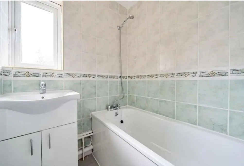 A Luxurious 3 Bed-Terrance House-1