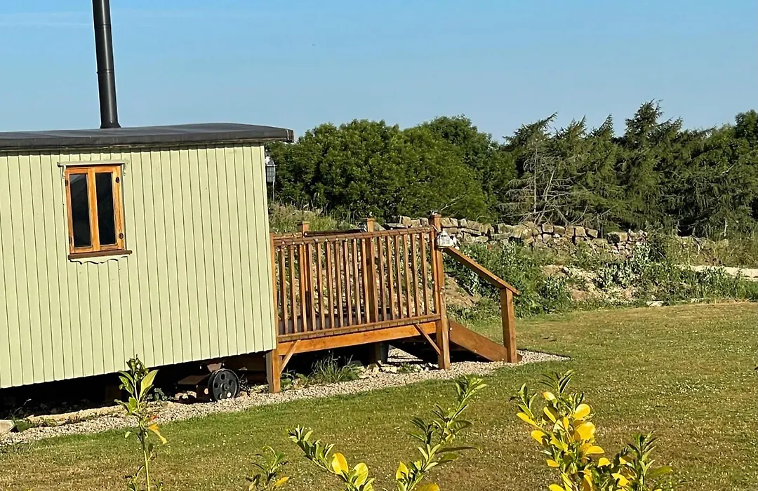 Oakley View Shepherds Hut With Hot Tub-1