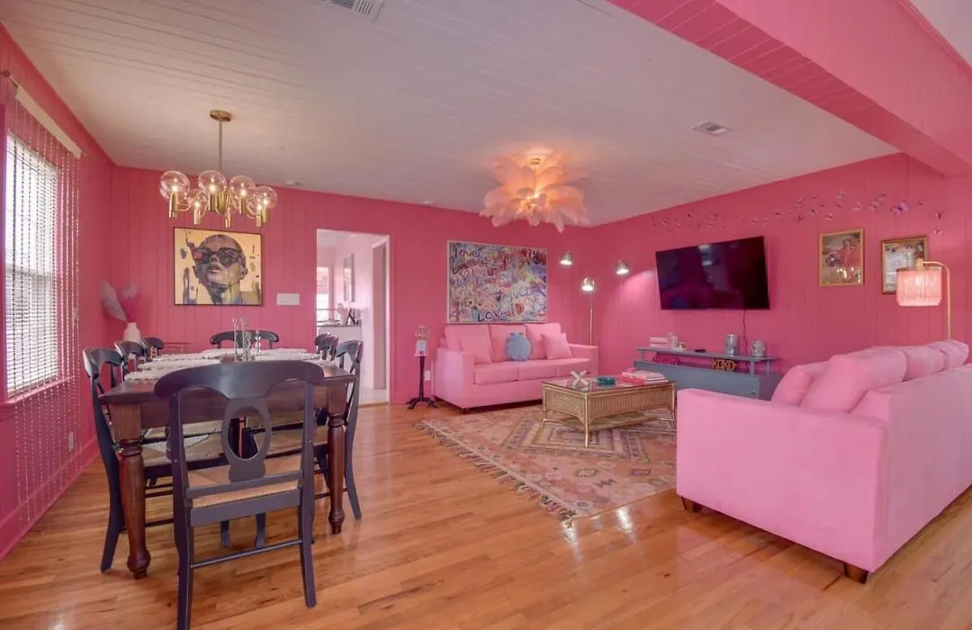 Inn The Pink One-In-A-Million Vacation Home-1