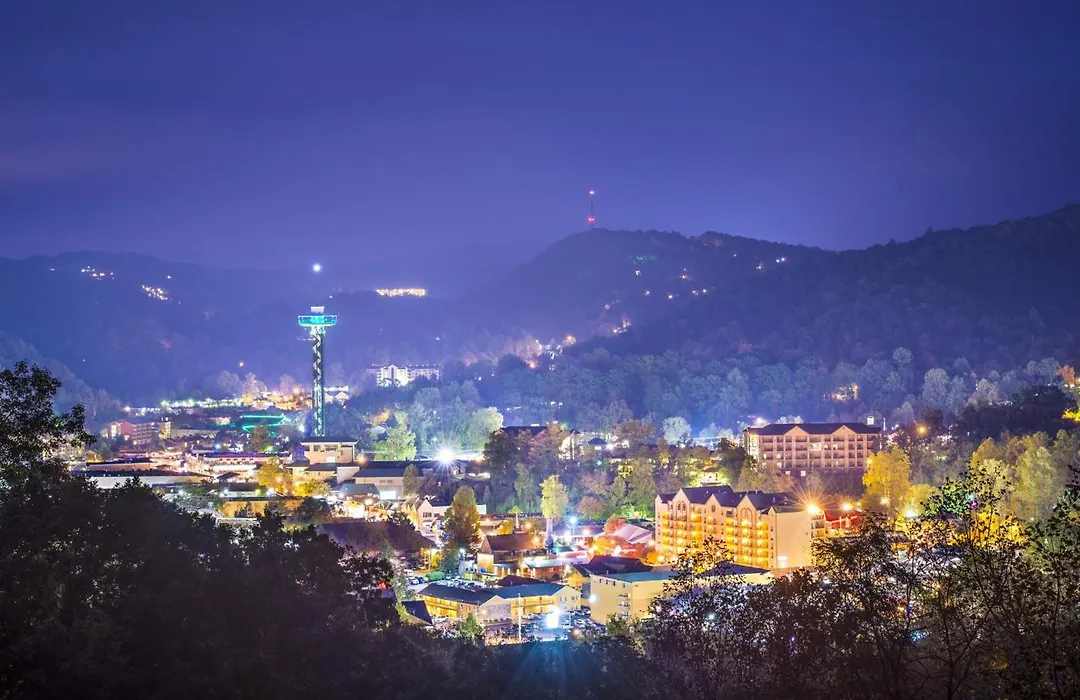 Mountain Mischief, Pool Table, Hot Tub,, Wifi, 1089 Free Tickets Each Paid Day, Dollywood And More-1