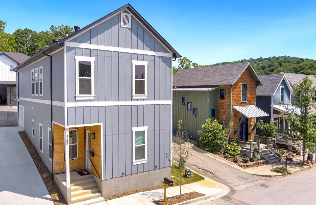 Hog Haus - 1 2 Mile To Dt Fayetteville - Sleeps 8-1