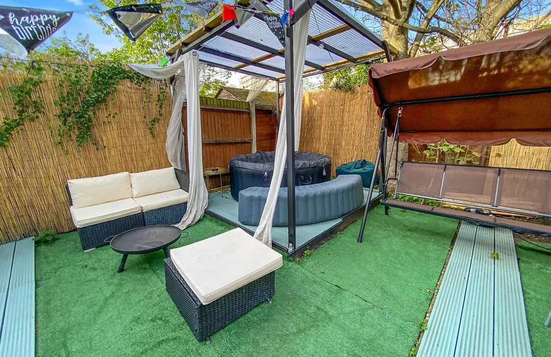 3Bed 2Bath With Garden Sauna & Hot Tub-1