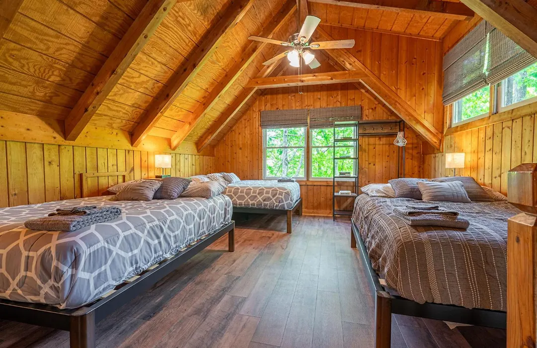 New Listing! Copper Ridge Lodge - 4 Bed, Hot Tub-1