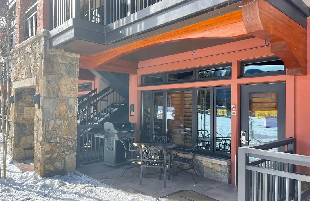 Lion Square Lodge-1