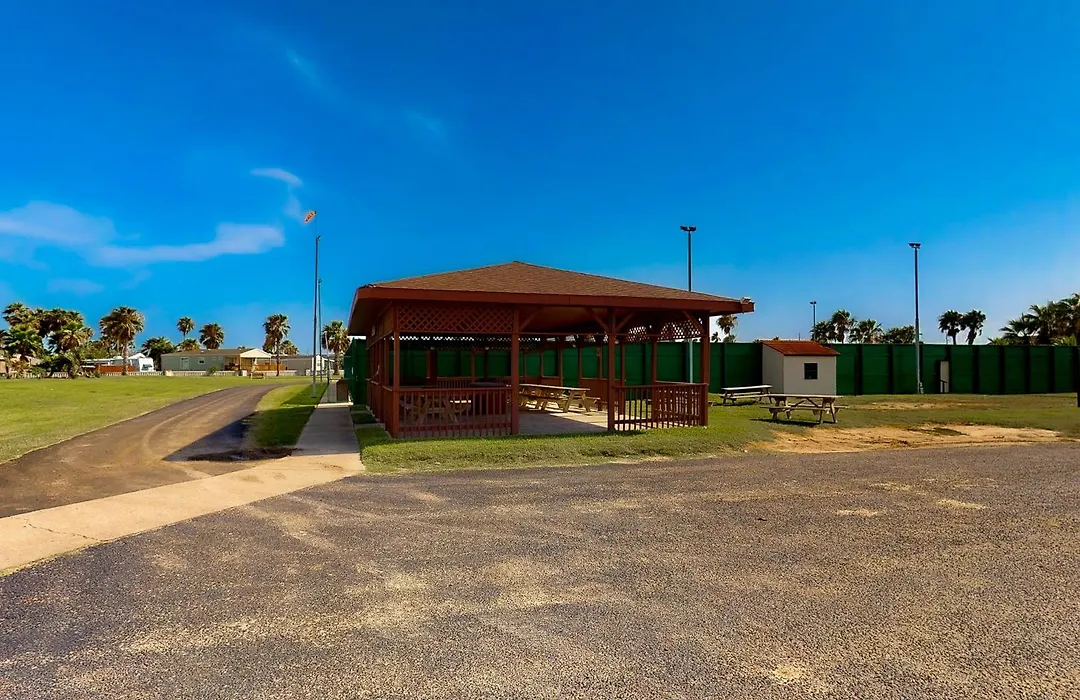 Long Island Village Unit 831-1