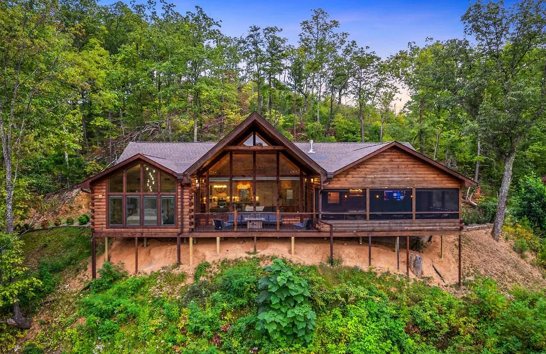Take Me Down To "Bearadise City", A Luxurious 4 Bedroom Cabin Nestled In The Cobbly Knob Resort!-1