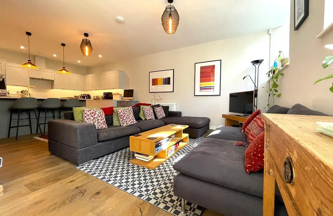 Hampton Hall - Wonderful Converted Home In Redland-1