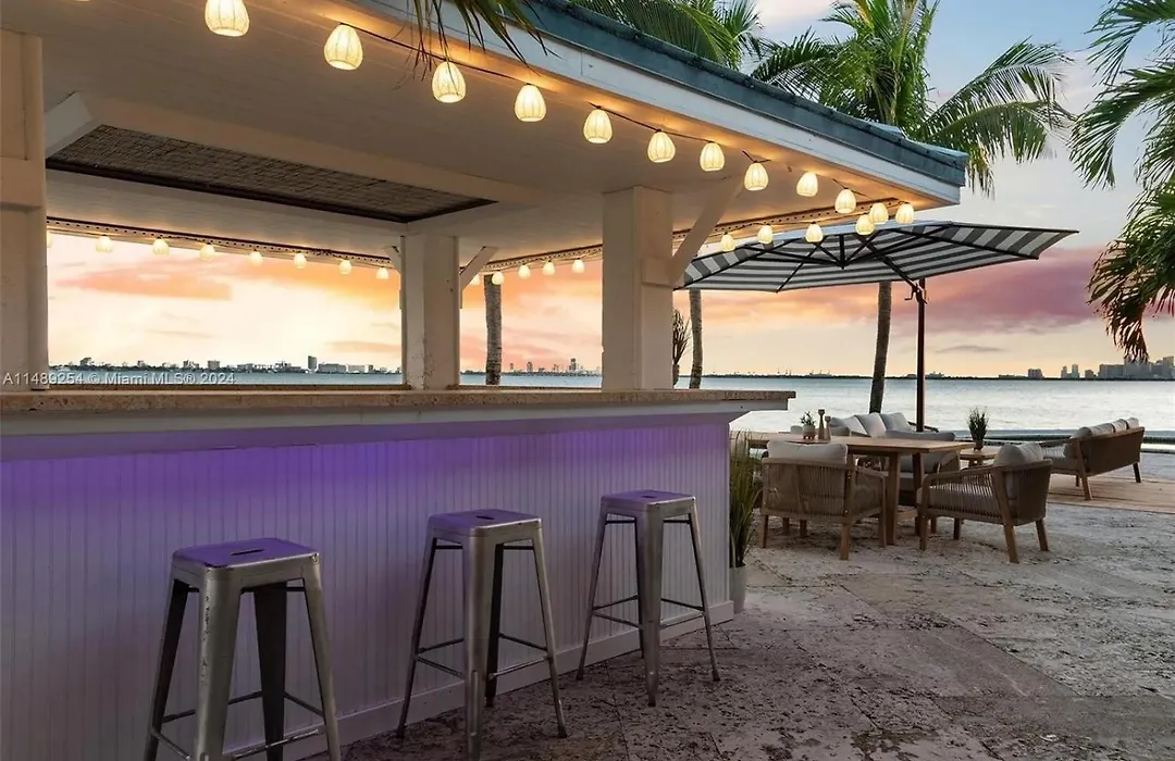 Villa Hashmi Luxury 5Bd & 5Ba Retreat On North Bay Island-1