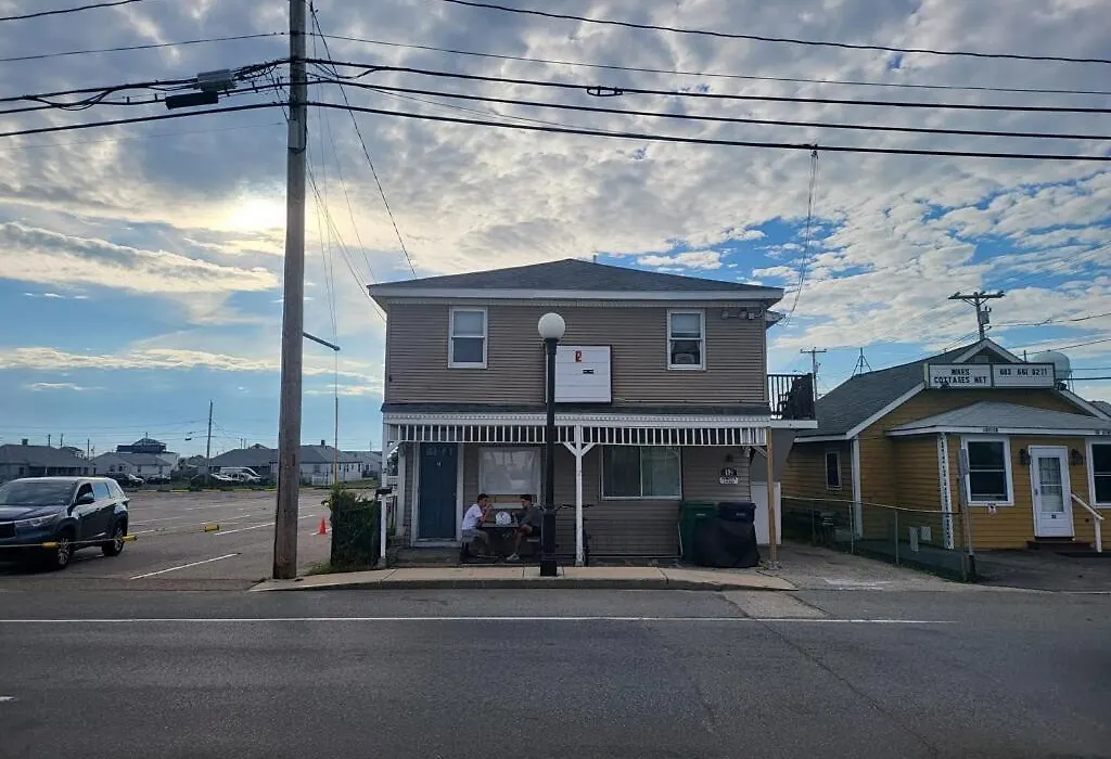 12 Ashworth Ave Suites-1