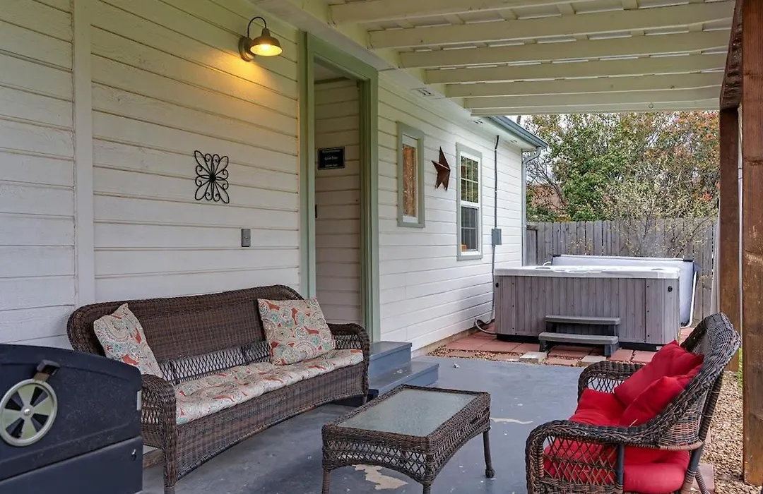 Longhorn Lodge - Fire Pit & Hot Tub-1