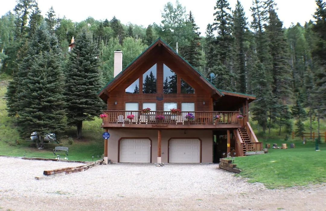 Bear Mountain Cabin - Beautifully Updated Upper Valley Home - Wifi - Satellite - Wood Burning Fireplace - Gas Grill - Fire Pit-1