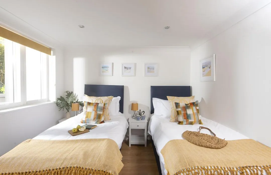 Apartment By The Sea, Wi-Fi, Pets Accepted-1