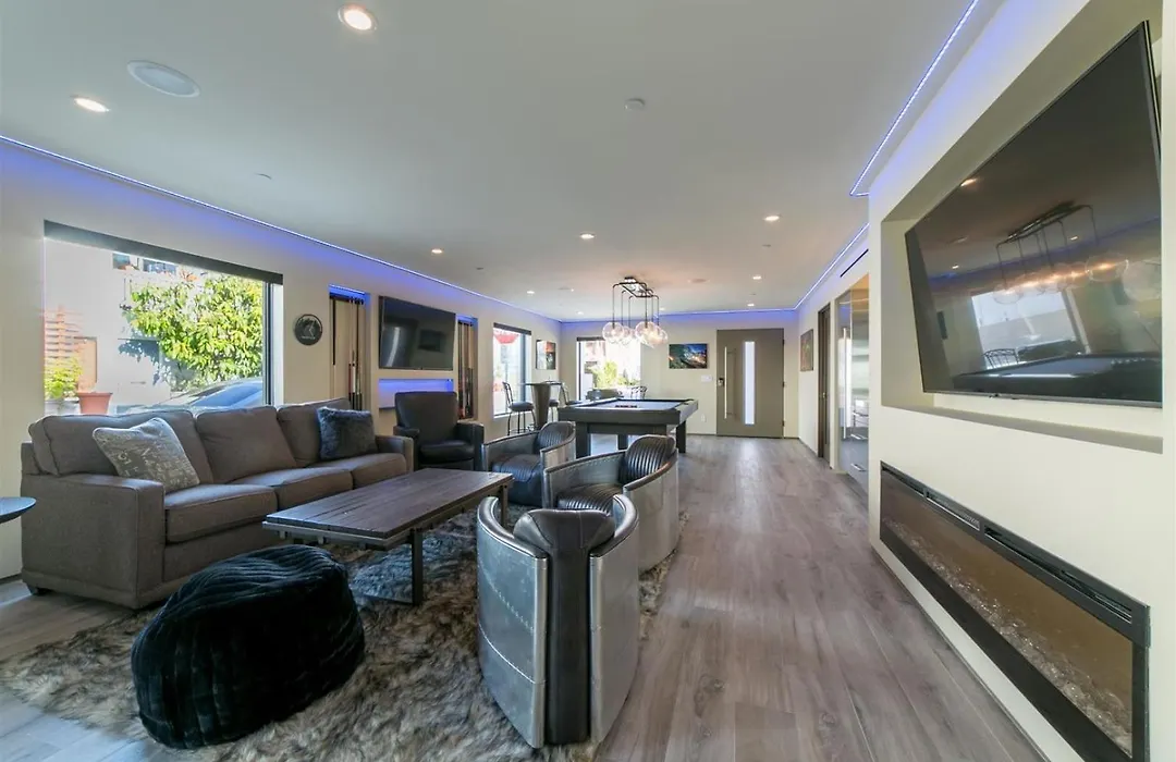 501 E Bay Ave-1