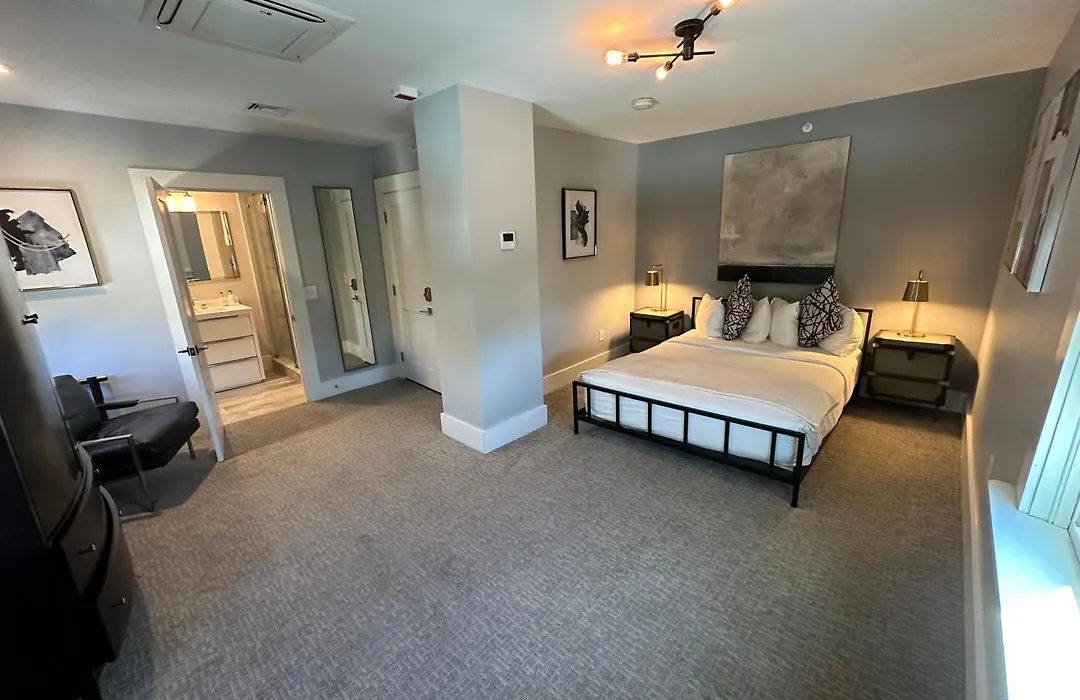 Entire Modern 7 Unit 7 Bath Boutique Inn-1