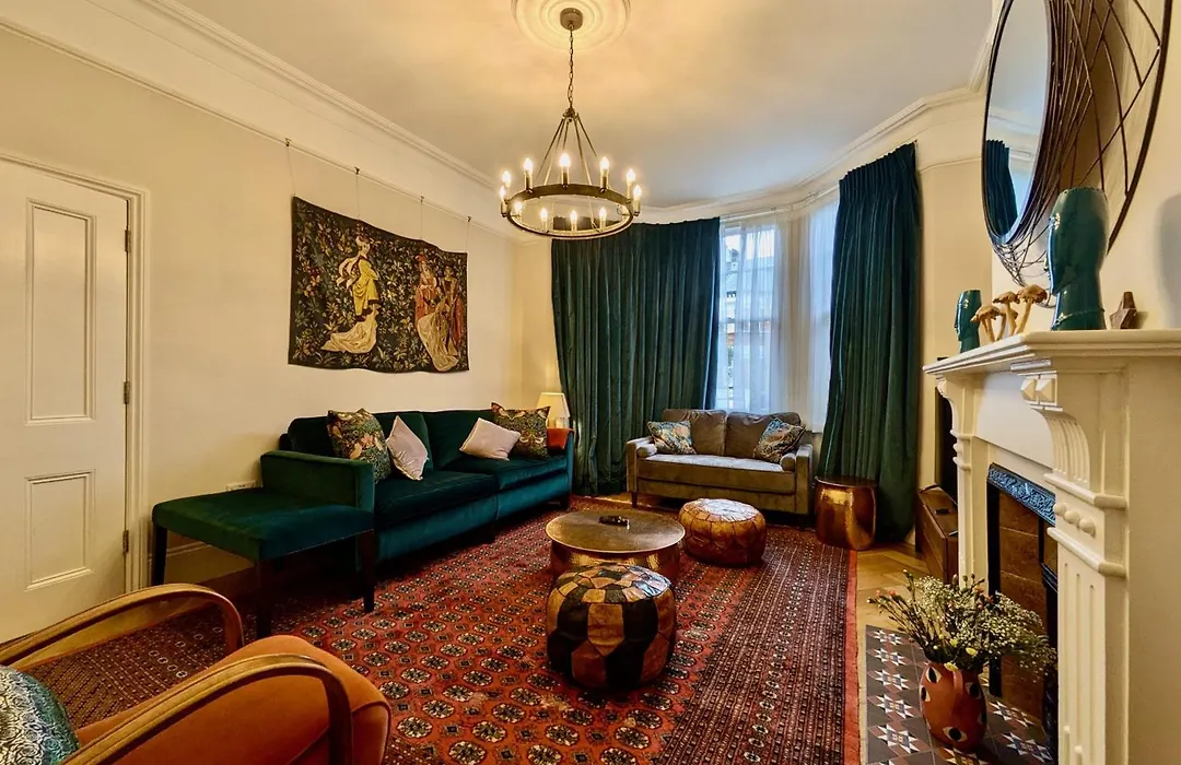 Impressive 5Br Family Home In Leafy-1