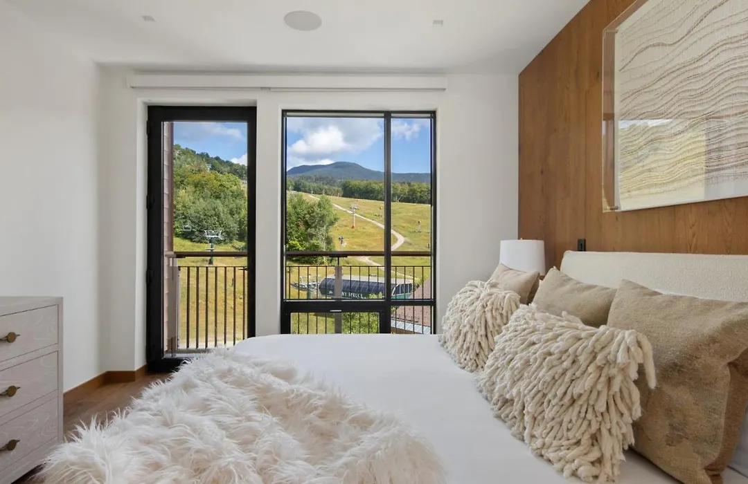 4F One Spruce Peak Stowe Mountain Resort Ski In Ski Out 4 Bed Sleeps 10-1
