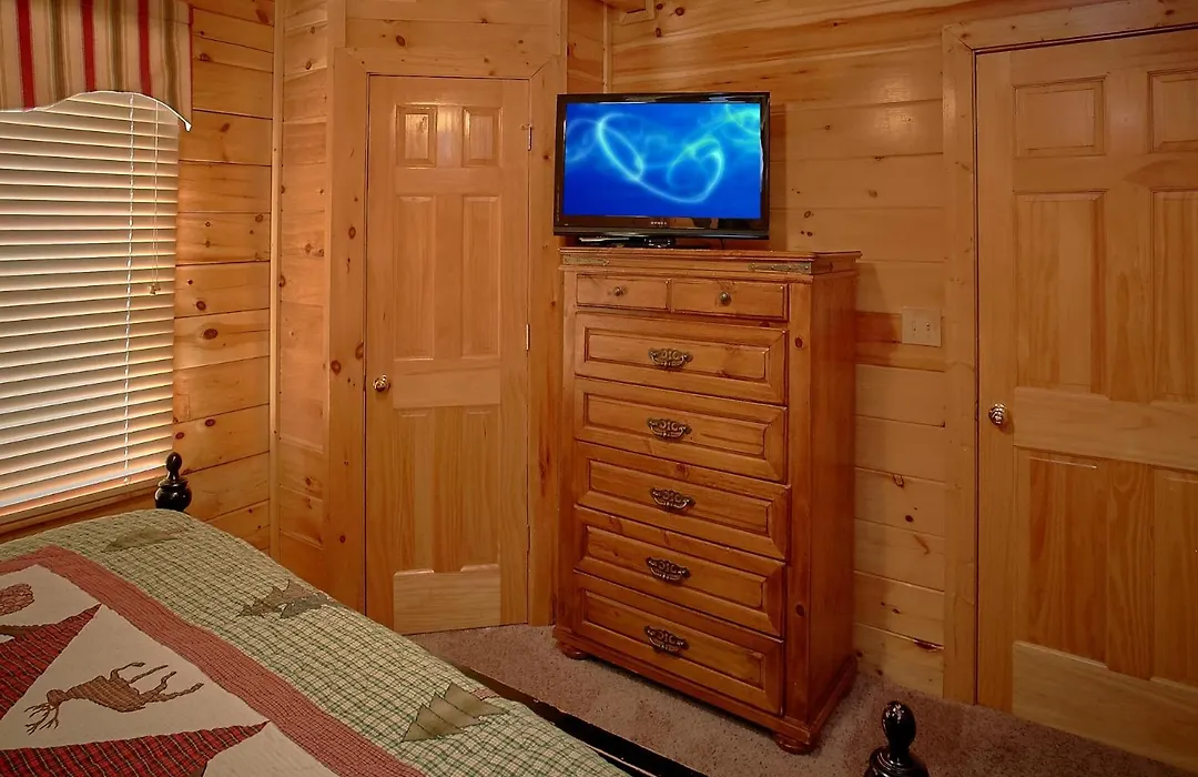 A Mountain View Theater Lodge Holiday Home-1