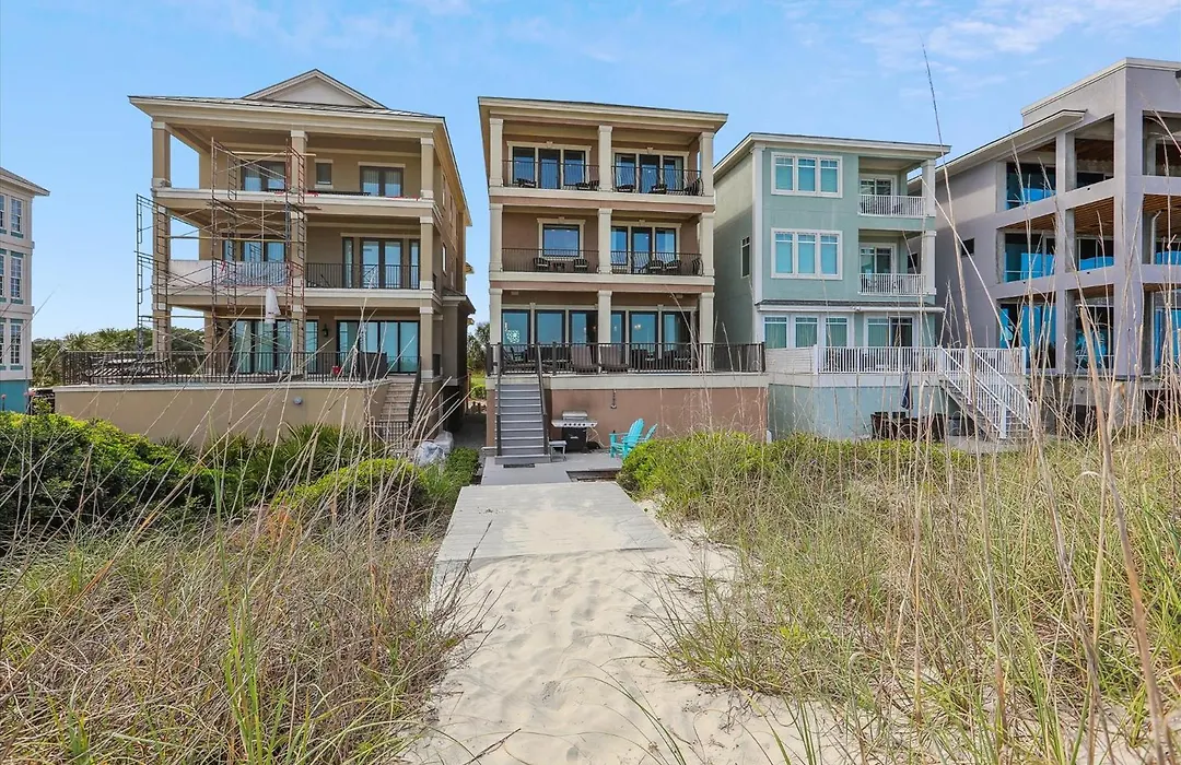 21 Singleton Beach- Oceanfront, Pool, Private Beach Access! Free Activities Included-1