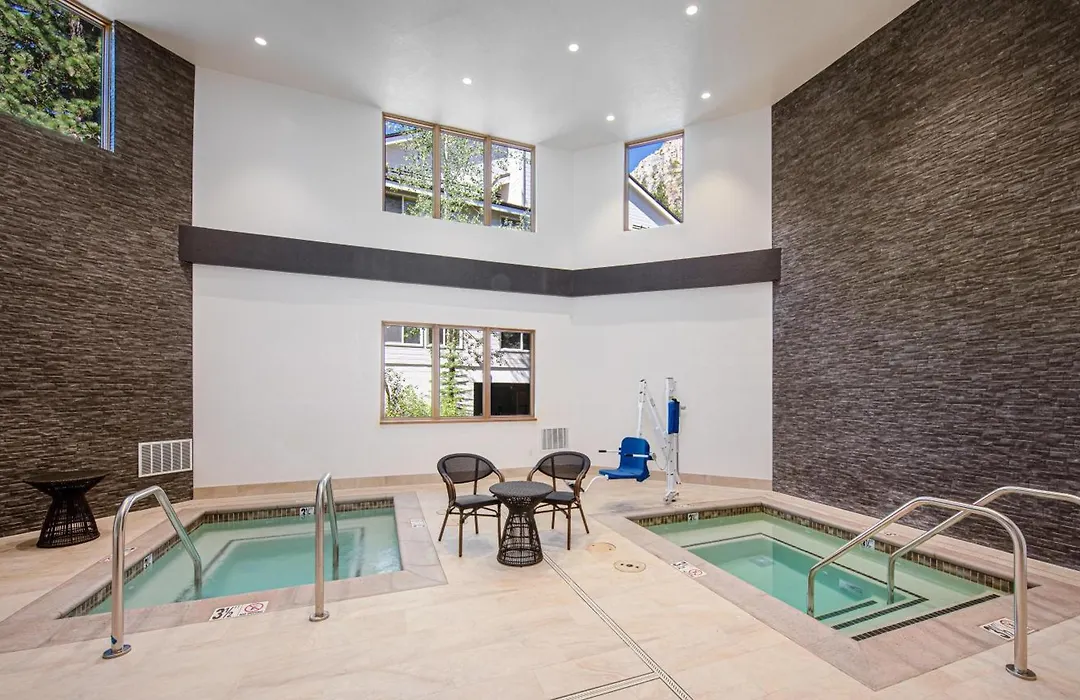 Palisades Tahoe Lodge Rentals Studio Loft #315-1