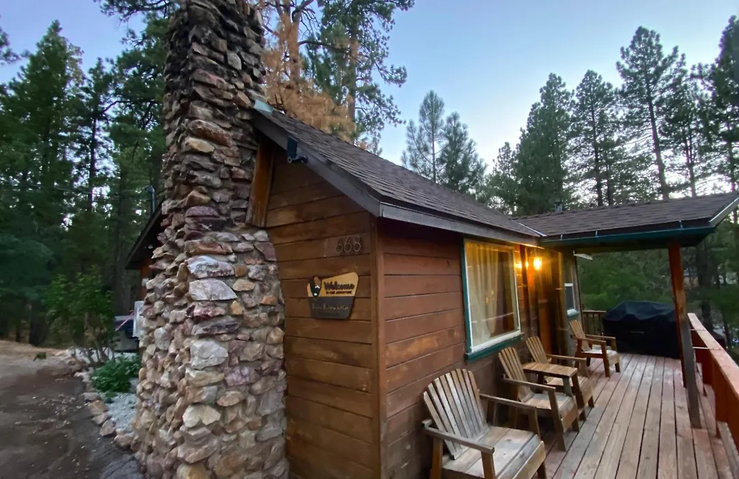 Snow Bunny Lodge - Perfect Big Bear Getaway! Deck With A New Hot Tub And Charcoal Barbecue!-1