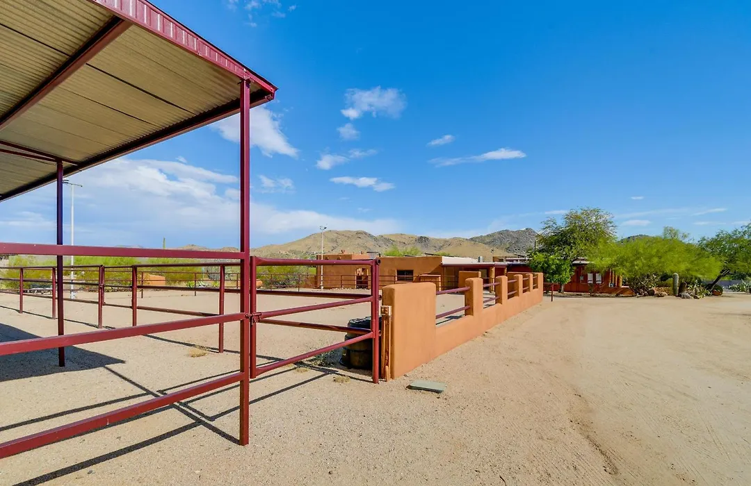 'Full Circle Ranch' W/ Mtn Views In Cave Creek!-1