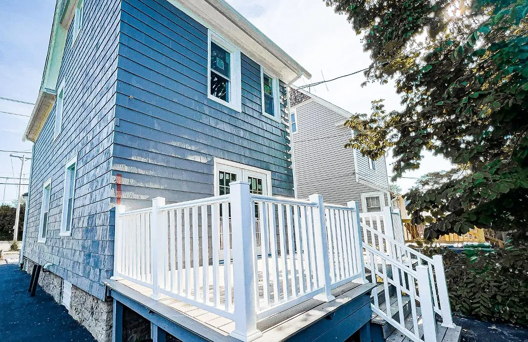 2 Homes, 1 Stay-7Br Niagara Falls Compound-1