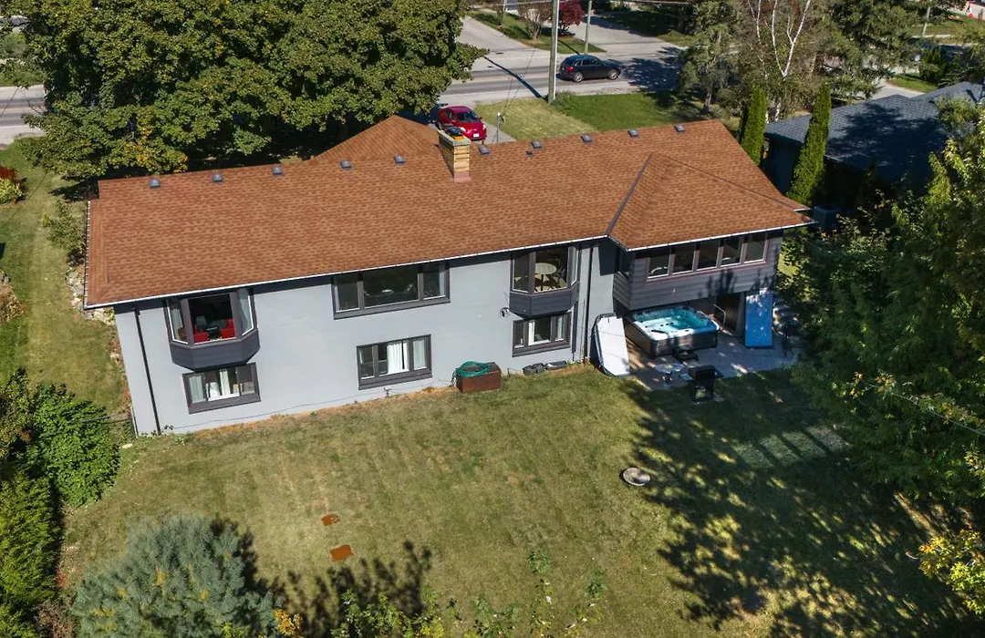 5 Bedroom Luxury Retreat With Hot Tub And Sauna, Prime Location And More!-1