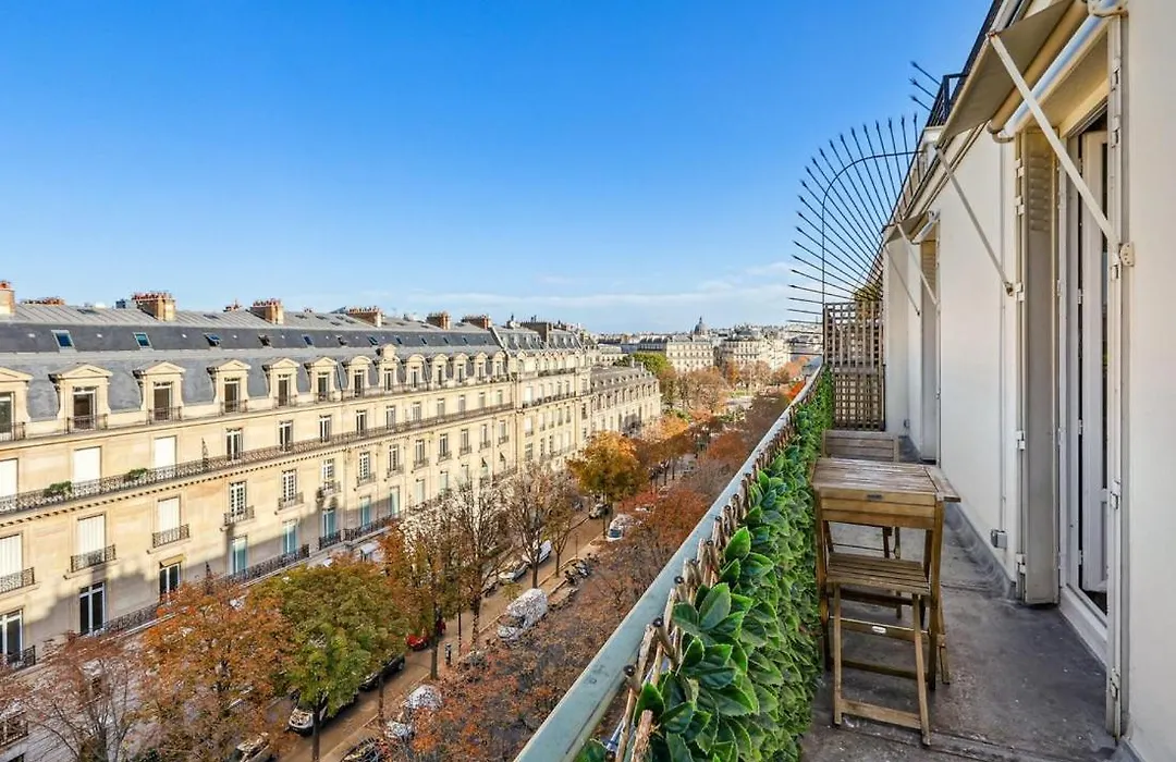 Avenue Montaigne Paris-1