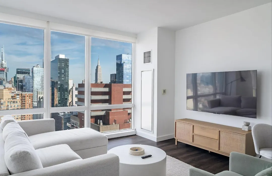 Luxx 2 Bed 1,5 Bath Apt Midtown-1