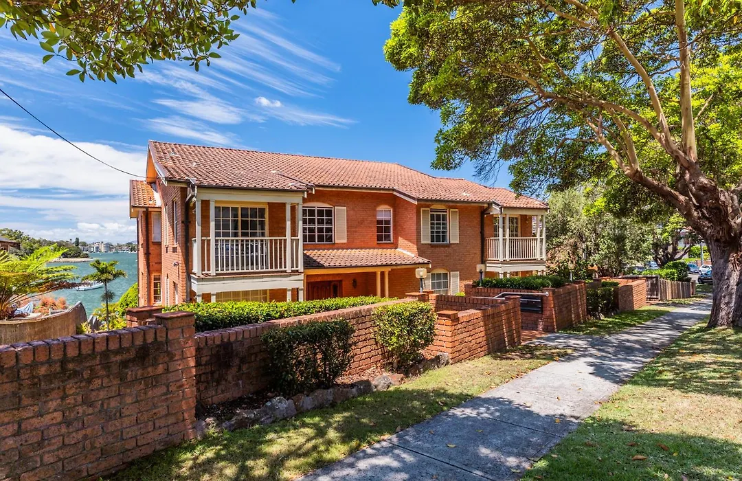 Stunning Waterfront Townhouse With Shared Swimpool, Harbour View And Free P-1