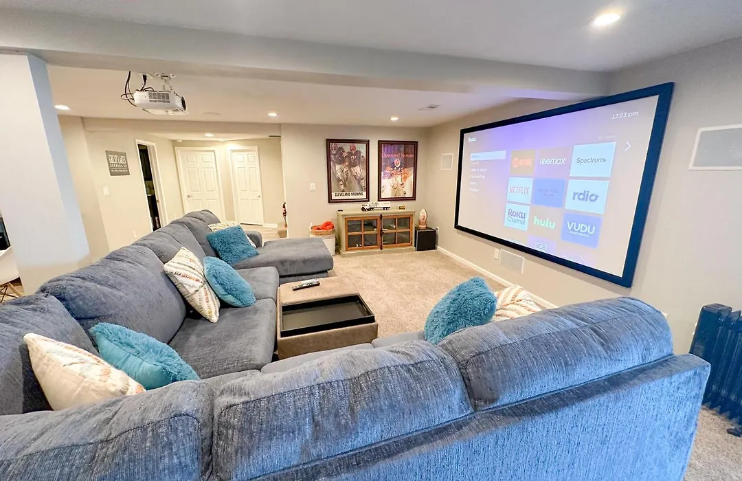 Lakefront 5 Bedroom Vacation Home - Sleeps 12!-1