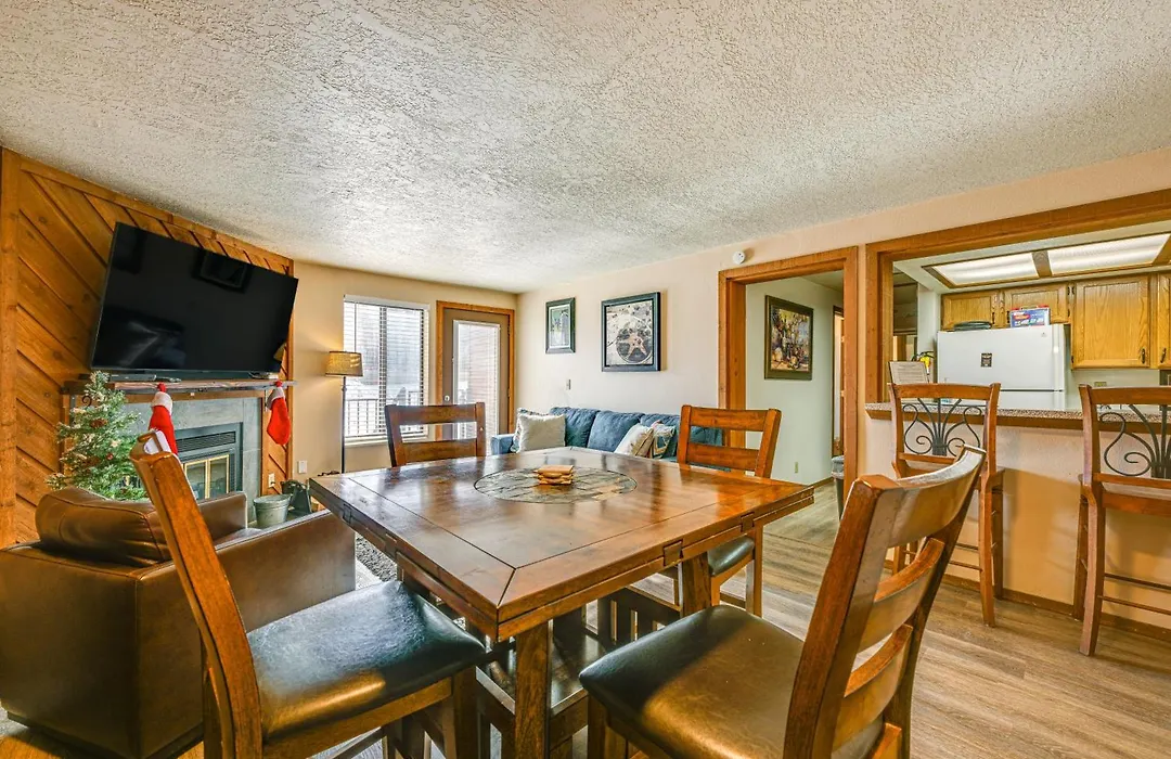 Timberbrook Village Condo: Community Pool, Hot Tub-1