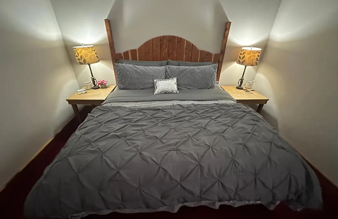 Trout Lily Cabin - Giant Spa Tub & Peaceful Location-1