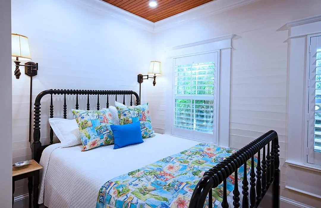 Pineapple Cottage-1