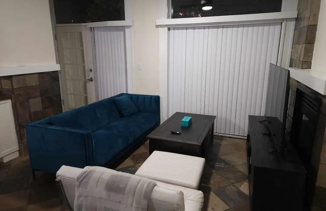 Corporate 2Br Townhouse In City Center-1