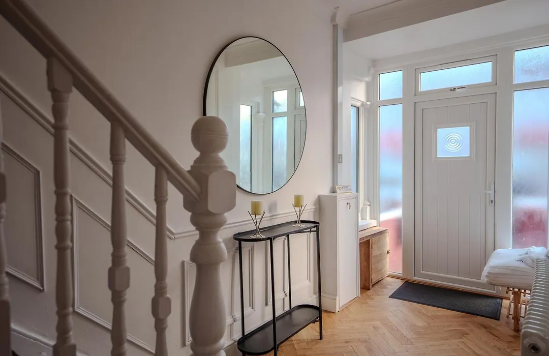 Wembley London Lovely 6 Bed House Sleeps Up To 14-1