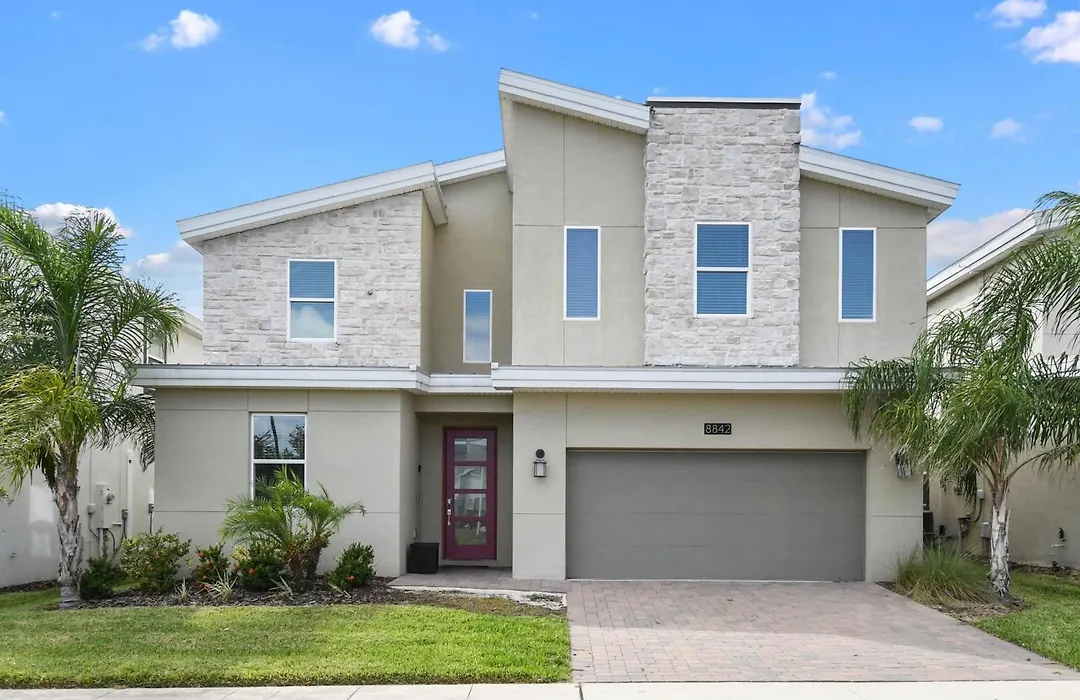Spacious Retreat With Pool, Spa & Themed Rooms-1