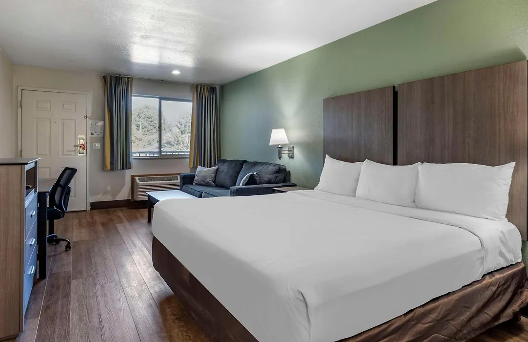 Econo Lodge Portland Airport-1