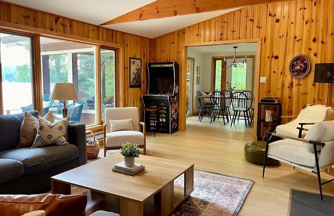 Lakekabin - Lakefront Cottage - Hottub-1