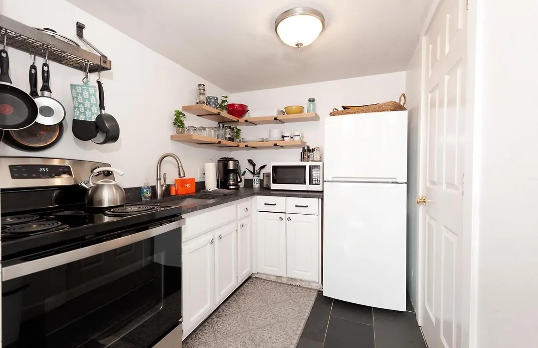 Jarvis Condo 110-1